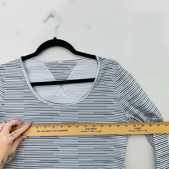 Lucy Black And White Striped Scoop Neck Long Sleeve Tee Women’s Size M - Picture 2 of 7